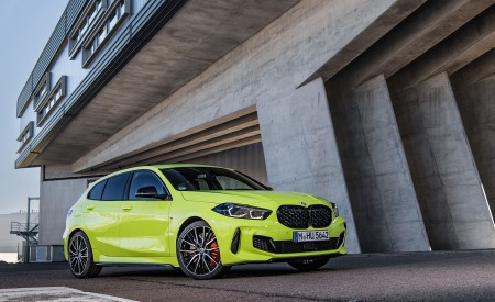 2022 BMW M135i Front Three-Quarter Wallpapers 450x275 (36)