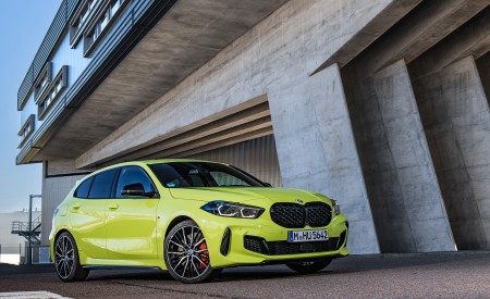 2022 BMW M135i Front Three-Quarter Wallpapers 450x275 (37)