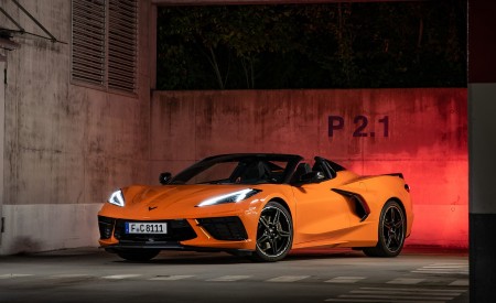 2022 Chevrolet Corvette Stingray Convertible (Euro-Spec) Front Three-Quarter Wallpapers 450x275 (18)