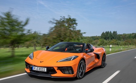 2022 Chevrolet Corvette Stingray Convertible (Euro-Spec) Front Three-Quarter Wallpapers 450x275 (6)