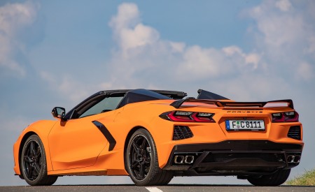 2022 Chevrolet Corvette Stingray Convertible (Euro-Spec) Rear Three-Quarter Wallpapers 450x275 (22)