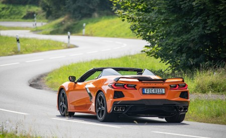 2022 Chevrolet Corvette Stingray Convertible (Euro-Spec) Rear Three-Quarter Wallpapers 450x275 (2)