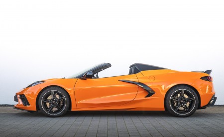 2022 Chevrolet Corvette Stingray Convertible (Euro-Spec) Side Wallpapers 450x275 (26)
