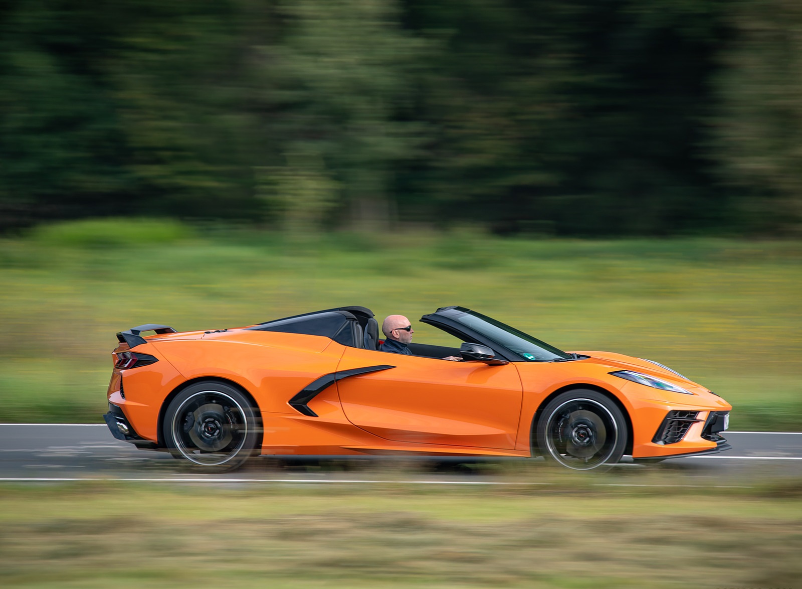 2022 Chevrolet Corvette Stingray Convertible (Euro-Spec) Side Wallpapers (12)
