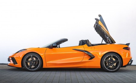 2022 Chevrolet Corvette Stingray Convertible (Euro-Spec) Side Wallpapers 450x275 (27)