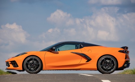 2022 Chevrolet Corvette Stingray Convertible (Euro-Spec) Side Wallpapers 450x275 (25)