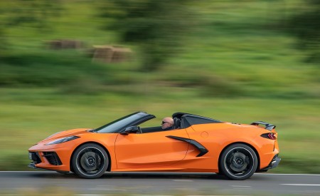 2022 Chevrolet Corvette Stingray Convertible (Euro-Spec) Side Wallpapers 450x275 (13)