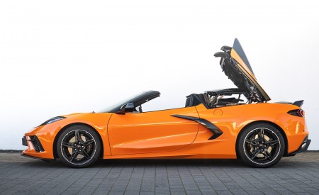 2022 Chevrolet Corvette Stingray Convertible (Euro-Spec) Side Wallpapers 450x275 (28)