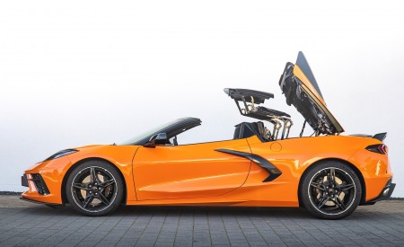 2022 Chevrolet Corvette Stingray Convertible (Euro-Spec) Side Wallpapers 450x275 (29)