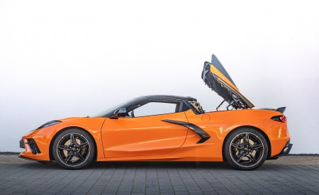 2022 Chevrolet Corvette Stingray Convertible (Euro-Spec) Side Wallpapers 450x275 (30)
