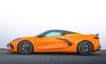 2022 Chevrolet Corvette Stingray Convertible (Euro-Spec) Side Wallpapers 450x275 (31)