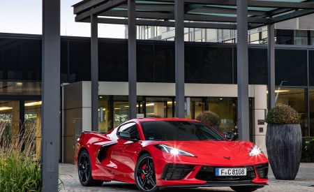 2022 Chevrolet Corvette Stingray Coupe (Euro-Spec) Front Three-Quarter Wallpapers 450x275 (19)