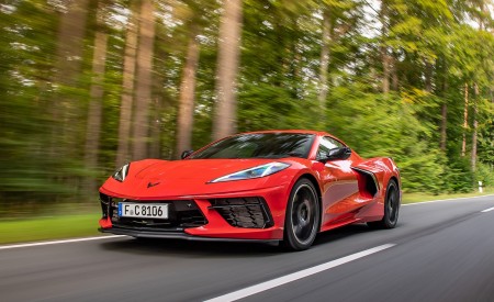 2022 Chevrolet Corvette Stingray Coupe (Euro-Spec) Front Three-Quarter Wallpapers 450x275 (2)