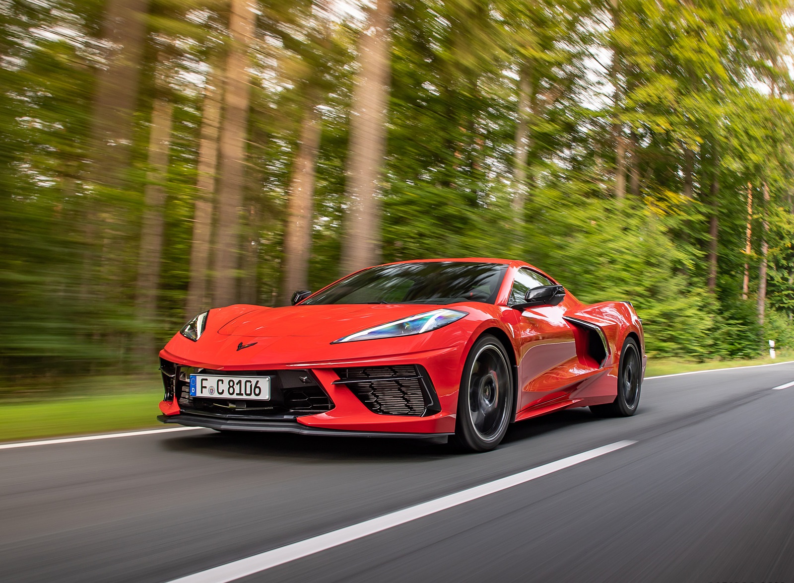 2022 Chevrolet Corvette Stingray Coupe (Euro-Spec) Front Three-Quarter Wallpapers (2)