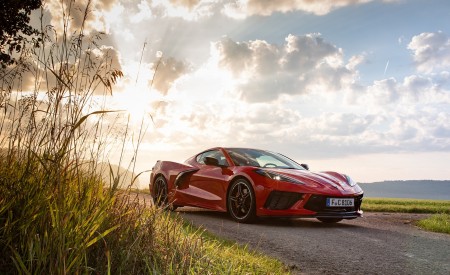 2022 Chevrolet Corvette Stingray Coupe (Euro-Spec) Front Three-Quarter Wallpapers 450x275 (15)