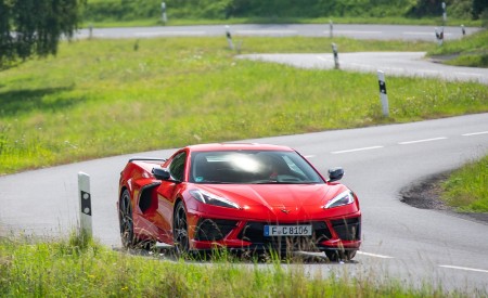 2022 Chevrolet Corvette Stingray Coupe (Euro-Spec) Front Three-Quarter Wallpapers 450x275 (7)