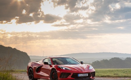 2022 Chevrolet Corvette Stingray Coupe (Euro-Spec) Front Three-Quarter Wallpapers 450x275 (17)