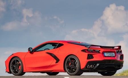 2022 Chevrolet Corvette Stingray Coupe (Euro-Spec) Rear Three-Quarter Wallpapers 450x275 (26)