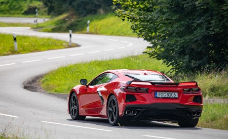 2022 Chevrolet Corvette Stingray Coupe (Euro-Spec) Rear Three-Quarter Wallpapers 450x275 (10)