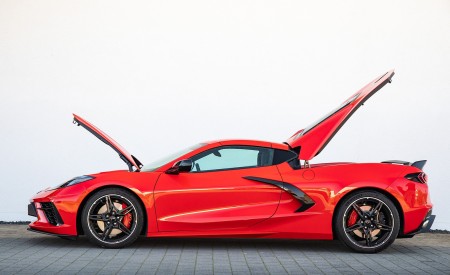 2022 Chevrolet Corvette Stingray Coupe (Euro-Spec) Side Wallpapers 450x275 (30)
