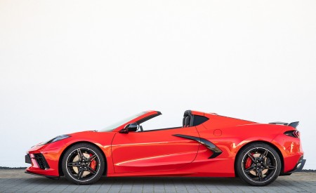 2022 Chevrolet Corvette Stingray Coupe (Euro-Spec) Side Wallpapers 450x275 (29)