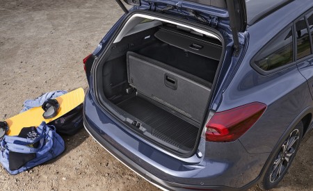 2022 Ford Focus Active Trunk Wallpapers 450x275 (6)