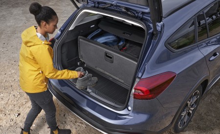 2022 Ford Focus Active Trunk Wallpapers 450x275 (7)