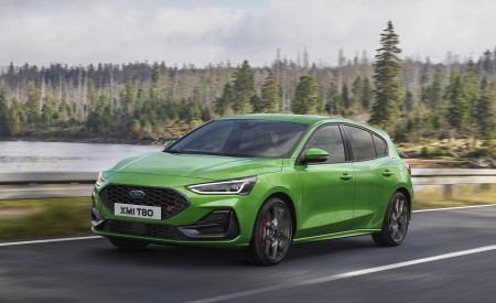 2022 Ford Focus ST Front Three-Quarter Wallpapers 450x275 (2)