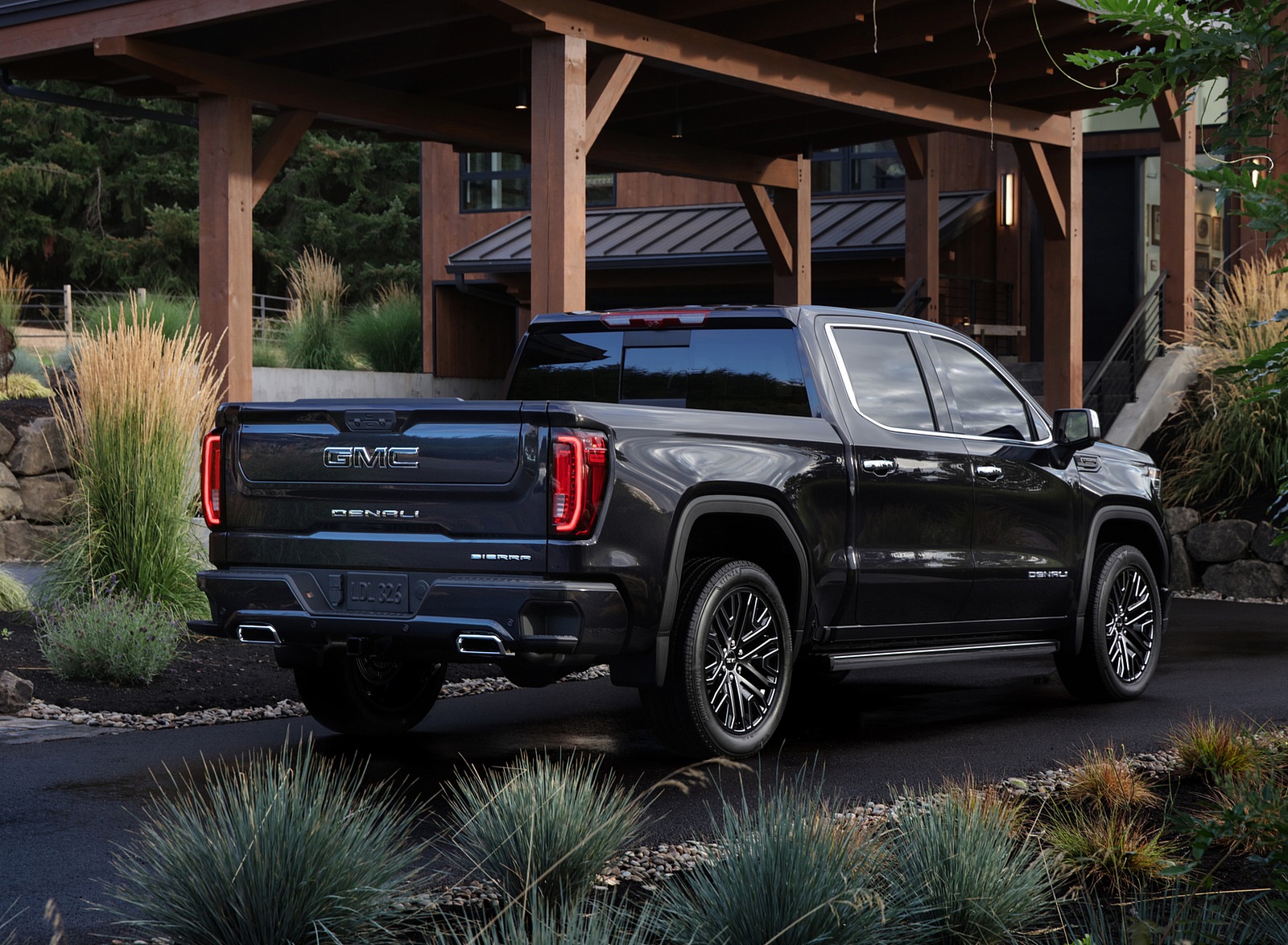 2022 GMC Sierra Denali Ultimate Rear Three-Quarter Wallpapers (4)