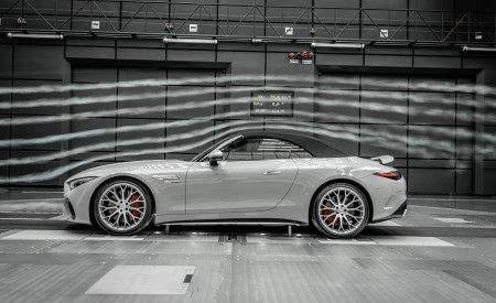 2022 Mercedes-AMG SL 55 4MATIC+ (Color: Alpine Grey Uni) Aerodynamics Wallpapers 450x275 (56)