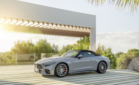 2022 Mercedes-AMG SL 55 4MATIC+ (Color: Alpine Grey Uni) Front Three-Quarter Wallpapers 450x275 (25)