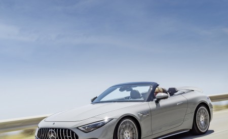 2022 Mercedes-AMG SL 55 4MATIC+ (Color: Alpine Grey Uni) Front Three-Quarter Wallpapers 450x275 (15)