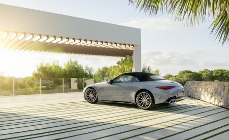 2022 Mercedes-AMG SL 55 4MATIC+ (Color: Alpine Grey Uni) Rear Three-Quarter Wallpapers 450x275 (26)