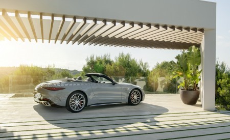 2022 Mercedes-AMG SL 55 4MATIC+ (Color: Alpine Grey Uni) Rear Three-Quarter Wallpapers 450x275 (27)