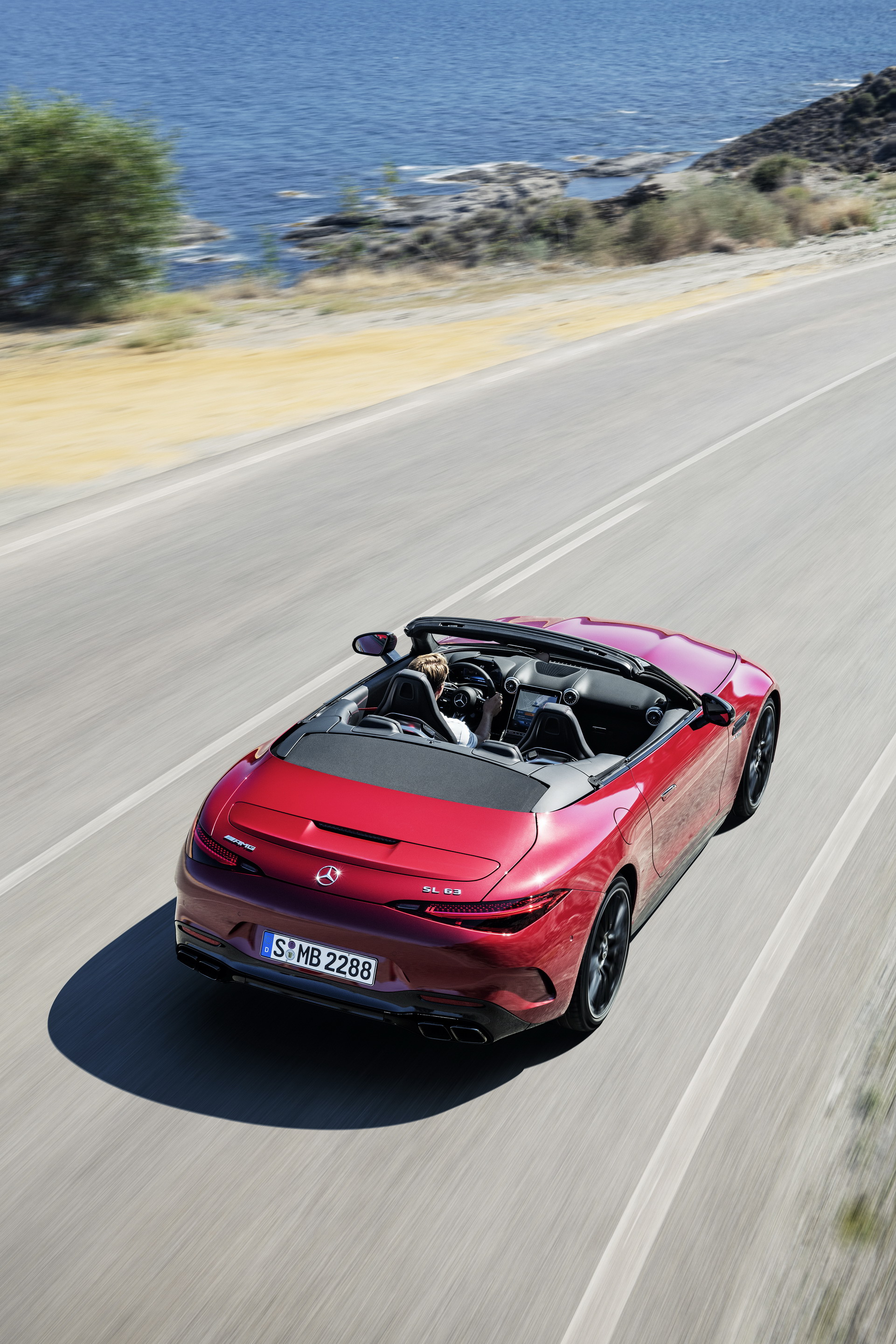 2022 Mercedes-AMG SL 63 4MATIC+ (Color: Patagonia Red Metallic) Top Wallpapers #13 of 97