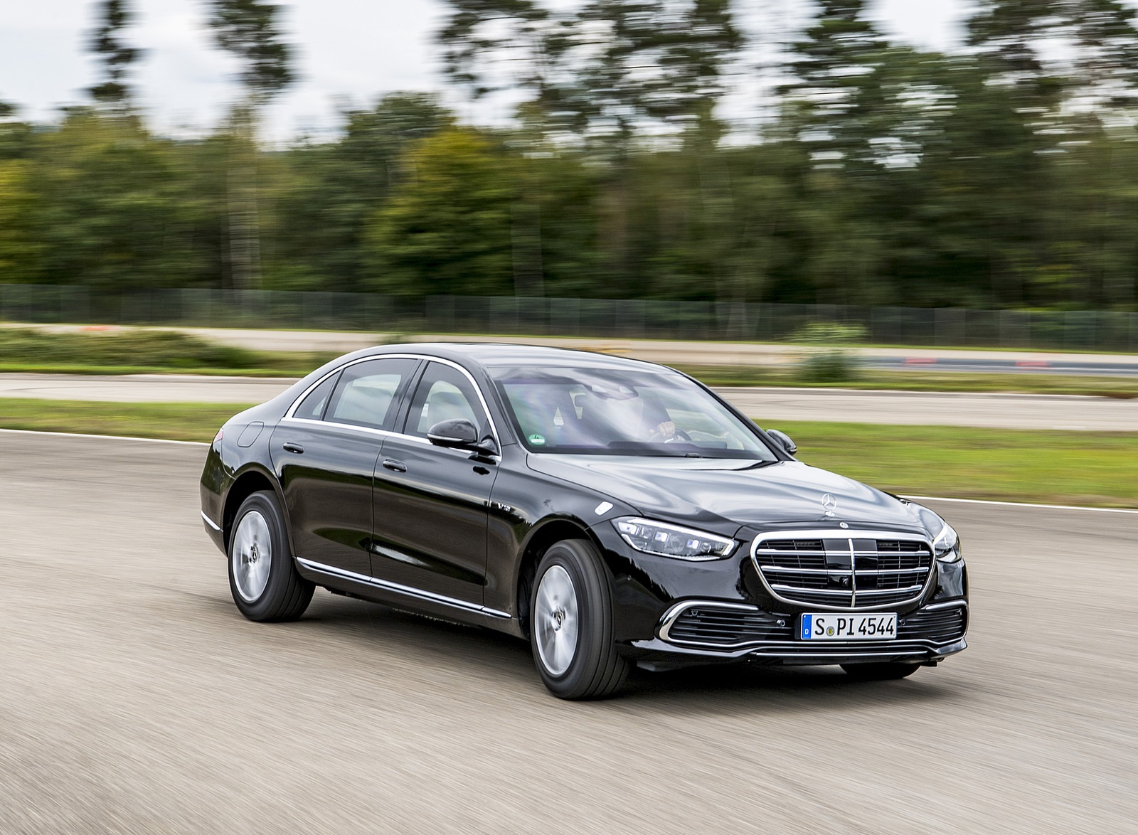 2022 Mercedes-Benz S 680 GUARD 4MATIC Front Three-Quarter Wallpapers (3)