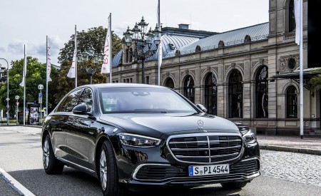 2022 Mercedes-Benz S 680 GUARD 4MATIC Front Three-Quarter Wallpapers 450x275 (13)