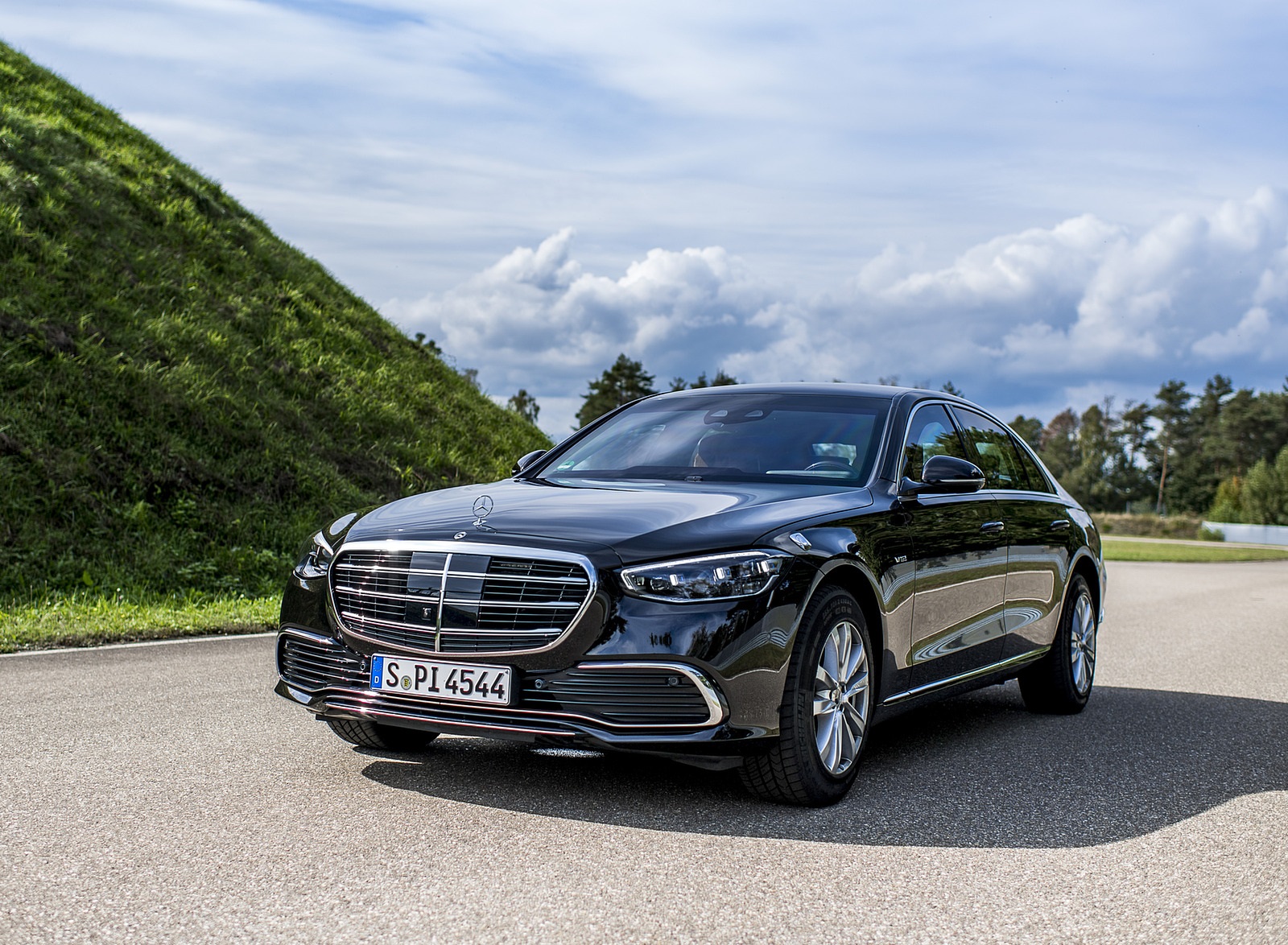 2022 Mercedes-Benz S 680 GUARD 4MATIC Front Three-Quarter Wallpapers (8)