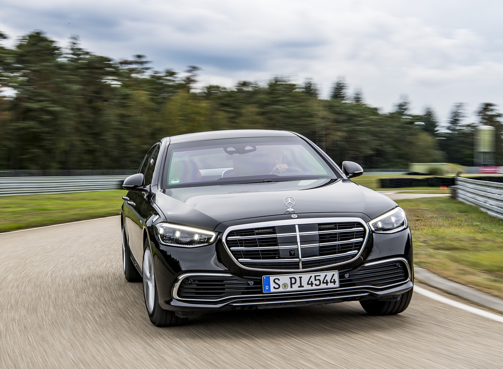 2022 Mercedes-Benz S 680 GUARD 4MATIC Front Wallpapers (1)