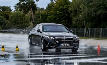 2022 Mercedes-Benz S 680 GUARD 4MATIC Front Wallpapers 450x275 (19)