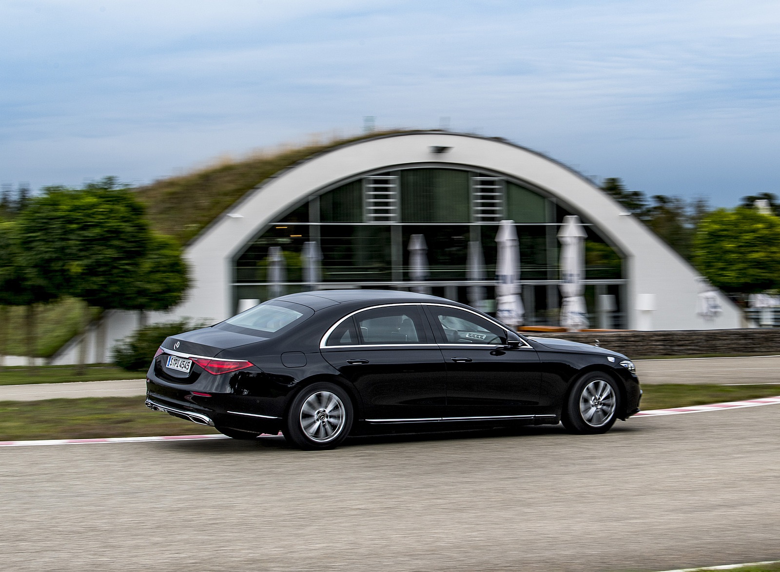 2022 Mercedes-Benz S 680 GUARD 4MATIC Side Wallpapers (7)