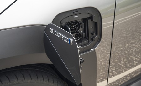 2022 Toyota bZ4X BEV (Euro-Spec) Charging Connector Wallpapers 450x275 (74)