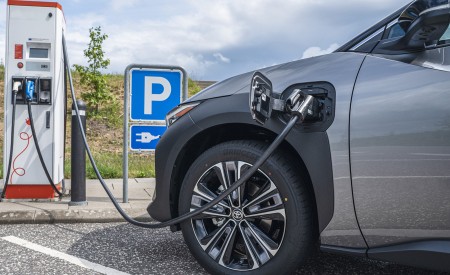 2022 Toyota bZ4X BEV (Euro-Spec) Charging Connector Wallpapers 450x275 (72)