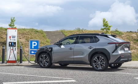 2022 Toyota bZ4X BEV (Euro-Spec) Charging Wallpapers 450x275 (70)