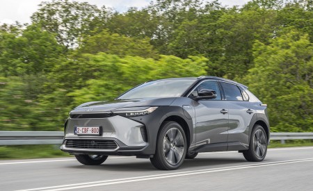 2022 Toyota bZ4X BEV (Euro-Spec) Front Three-Quarter Wallpapers 450x275 (6)
