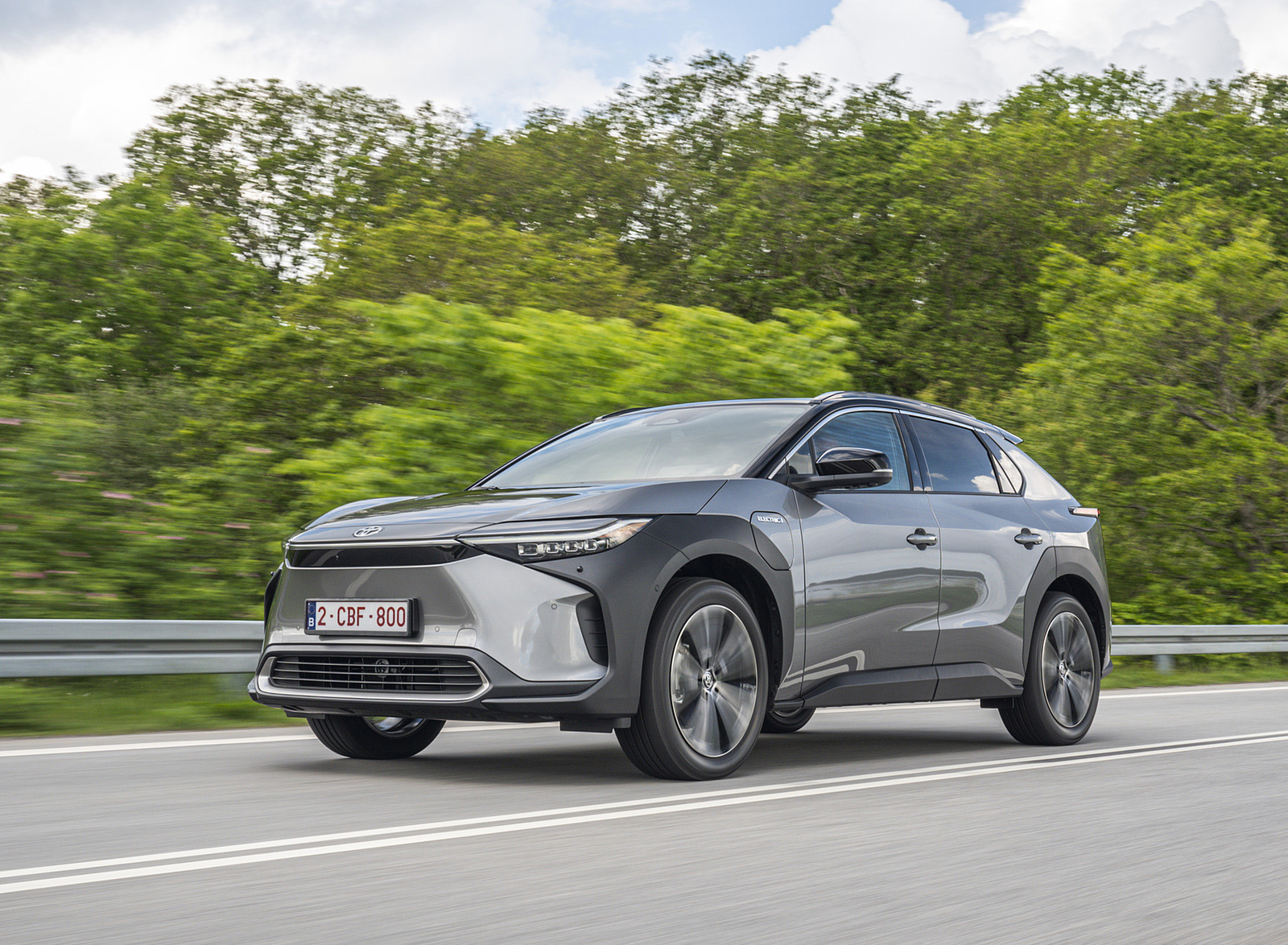 2022 Toyota bZ4X BEV (Euro-Spec) Front Three-Quarter Wallpapers (6)