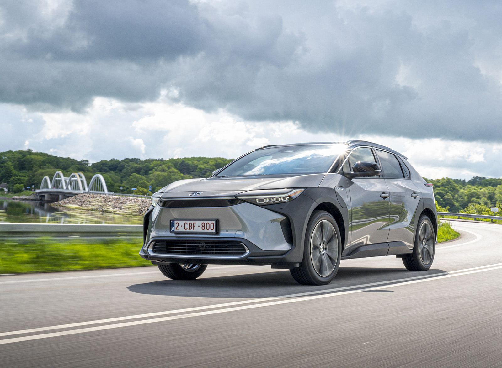 2022 Toyota bZ4X BEV (Euro-Spec) Front Three-Quarter Wallpapers (12)