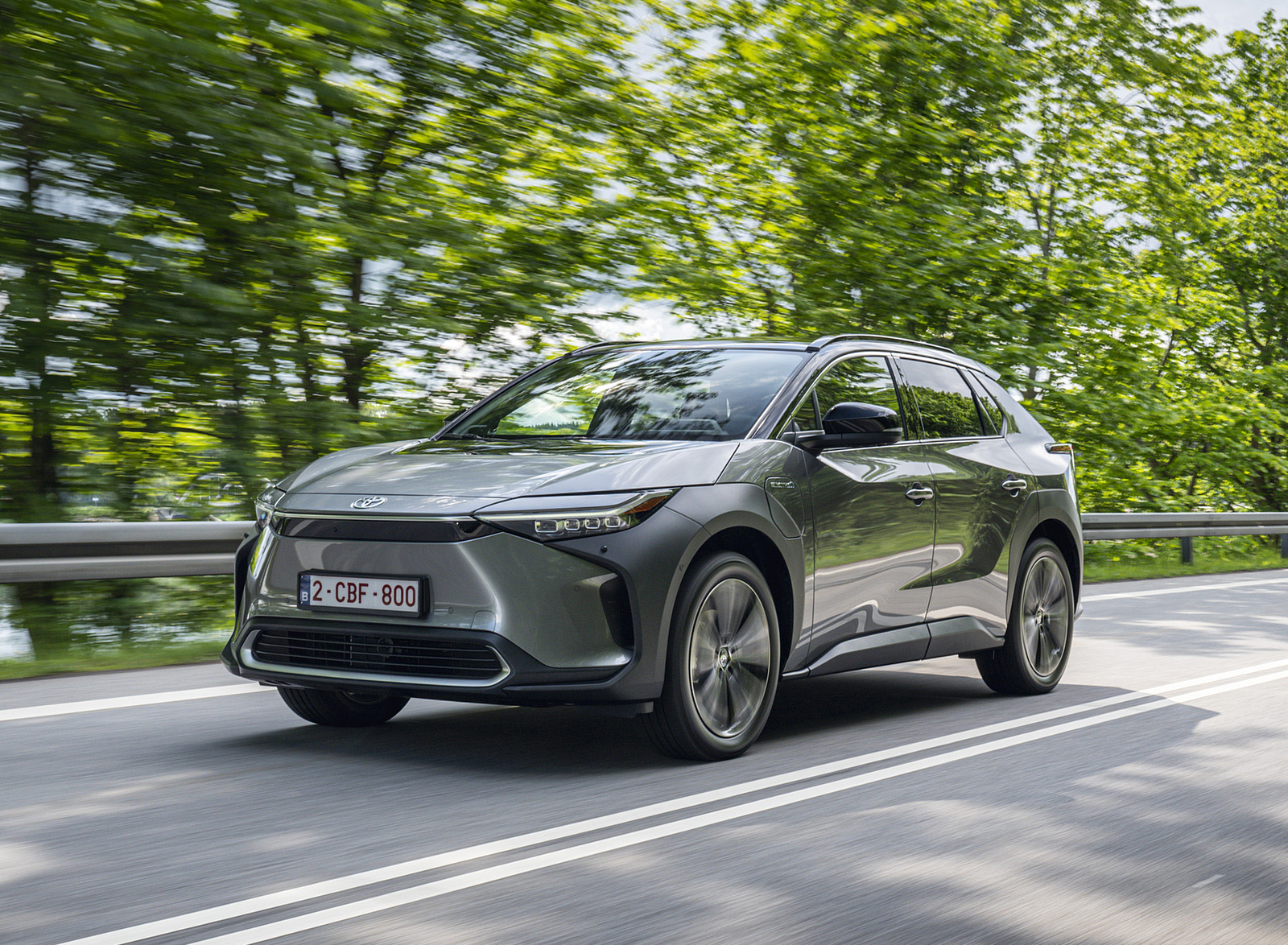 2022 Toyota bZ4X BEV (Euro-Spec) Front Three-Quarter Wallpapers (7)