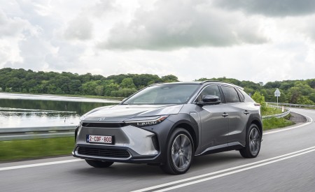 2022 Toyota bZ4X BEV (Euro-Spec) Front Three-Quarter Wallpapers 450x275 (30)