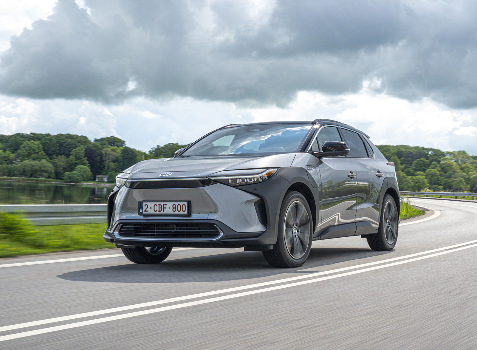 2022 Toyota bZ4X BEV (Euro-Spec) Front Three-Quarter Wallpapers (13)